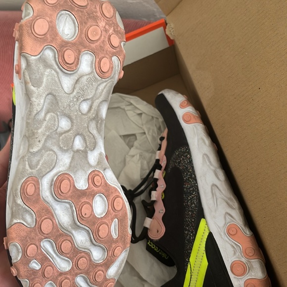 nike react - Picture 2 of 2